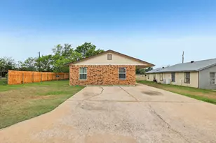 200 Monterrey St, Elgin, TX 78621 - Photo 32