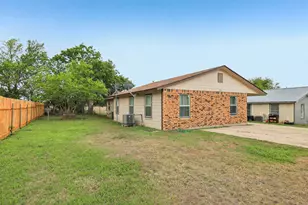 200 Monterrey St, Elgin, TX 78621 - Photo 28