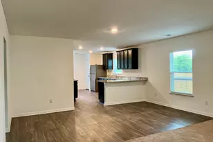 317 Riverdale Dr, Jarrell, TX 76537 - Photo 4
