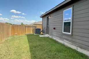 317 Riverdale Dr, Jarrell, TX 76537 - Photo 16