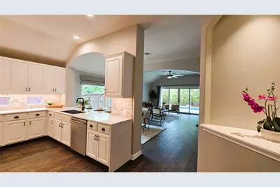 10004 Crater Lake Pass, Austin, TX 78747 - Photo 6