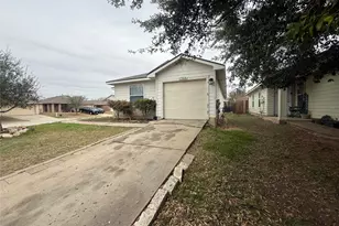 17808 Majestic Elm Ln, Elgin, TX 78621 - Photo 4