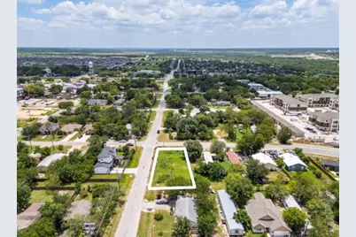 301 W Eggleston Street, Manor, TX 78653 - Photo 4