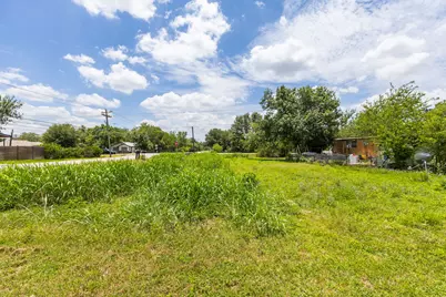 301 W Eggleston Street, Manor, TX 78653 - Photo 10