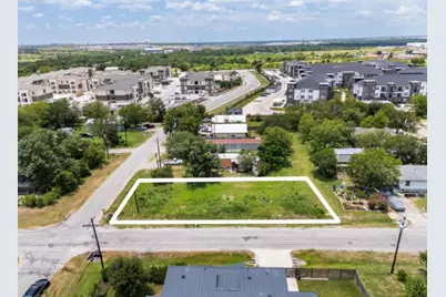 301 W Eggleston Street, Manor, TX 78653 - Photo 2