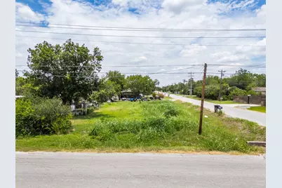 301 W Eggleston Street, Manor, TX 78653 - Photo 18
