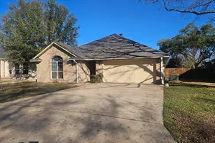 1507 Century Oaks Dr, Lockhart, TX 78644 - Photo 2