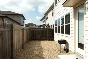 9109 Garnet Dr, Austin, TX 78729 - Photo 26