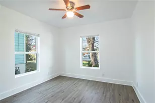 3203 E 16th St, Austin, TX 78721 - Photo 12
