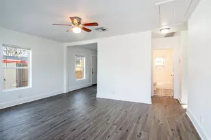 3203 E 16th St, Austin, TX 78721 - Photo 2