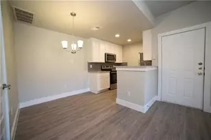 114 E 31st St, Austin, TX 78705 - Photo 6
