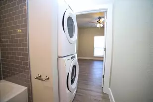 114 E 31st St, Austin, TX 78705 - Photo 10