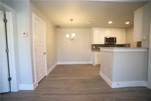 114 E 31st St, Austin, TX 78705 - Photo 4