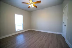 114 E 31st St, Austin, TX 78705 - Photo 8