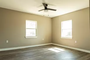 320 S 24th St, Temple, TX 76501 - Photo 2