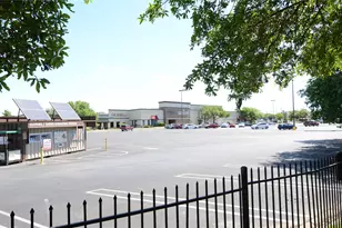 7685 Northcross Dr, Austin, TX 78757 - Photo 16