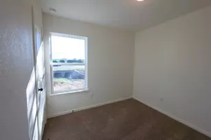 2002 W 2nd St, Taylor, TX 76574 - Photo 8