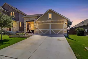 633 Jaboncillo St, New Braunfels, TX 78132 - Photo 2