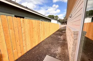 817 5th St, Lockhart, TX 78644 - Photo 16