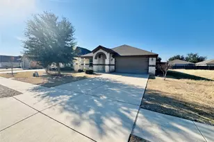 413 Gettysburg Loop, Elgin, TX 78621 - Photo 2