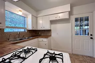 6200 Palm Cir, Austin, TX 78741 - Photo 6