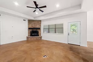 122 N Pohakea Dr, Bastrop, TX 78602 - Photo 2
