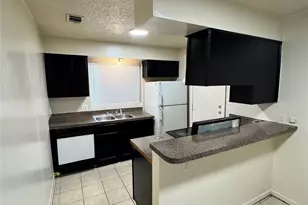 1626 Royal Hill Dr, Austin, TX 78741 - Photo 10