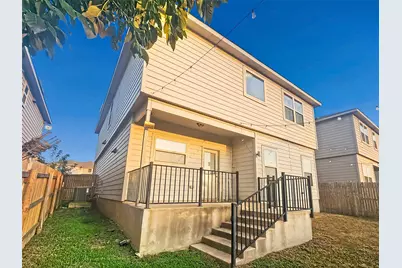 444 Major Lee Lane #14H, Jarrell, TX 76537 - Photo 4