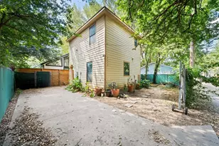 1906 B Garden St, Austin, TX 78702 - Photo 6