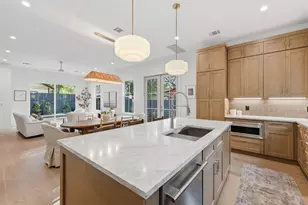 2506 E 2nd St, Austin, TX 78702 - Photo 2