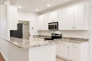 220 Ulupau Cir, Bastrop, TX 78602 - Photo 10