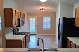 204 Quail Hollow Dr, Hutto, TX 78634 - Photo 6