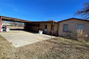909 Fannin St, Nocona, TX 76255 - Photo 18
