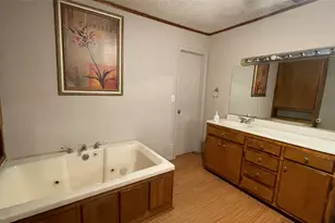 909 Fannin St, Nocona, TX 76255 - Photo 14