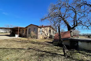 909 Fannin St, Nocona, TX 76255 - Photo 20