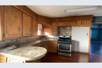 909 Fannin Street, Nocona, TX 76255 - Photo 8