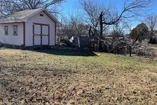 909 Fannin St, Nocona, TX 76255 - Photo 24