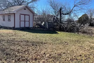 909 Fannin St, Nocona, TX 76255 - Photo 24