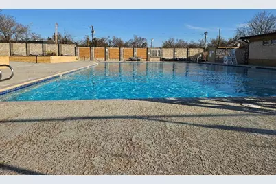 710 N Avenue C, Elgin, TX 78621 - Photo 32