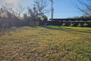 710 N Avenue C, Elgin, TX 78621 - Photo 30