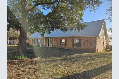 710 N Avenue C, Elgin, TX 78621 - Photo 2