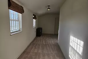 710 N Avenue C, Elgin, TX 78621 - Photo 20