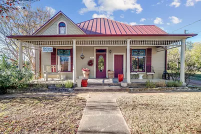 303 W Austin Street, Fredericksburg, TX 78624 - Photo 2