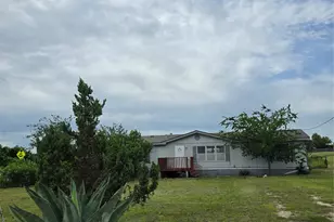 101 Crestview Dr, Liberty Hill, TX 78642 - Photo 2