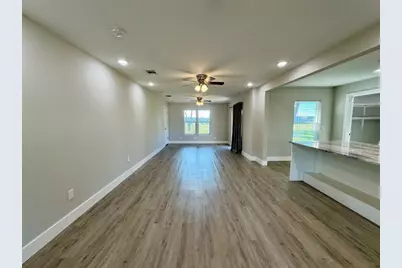 813 Central Avenue, Elgin, TX 78621 - Photo 10