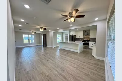 813 Central Avenue, Elgin, TX 78621 - Photo 6