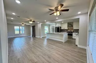 813 Central Ave, Elgin, TX 78621 - Photo 6