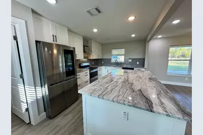 813 Central Avenue, Elgin, TX 78621 - Photo 8