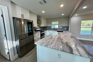 813 Central Ave, Elgin, TX 78621 - Photo 8