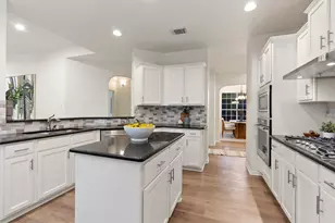 2950 Lantana Ridge Dr, Austin, TX 78732 - Photo 6